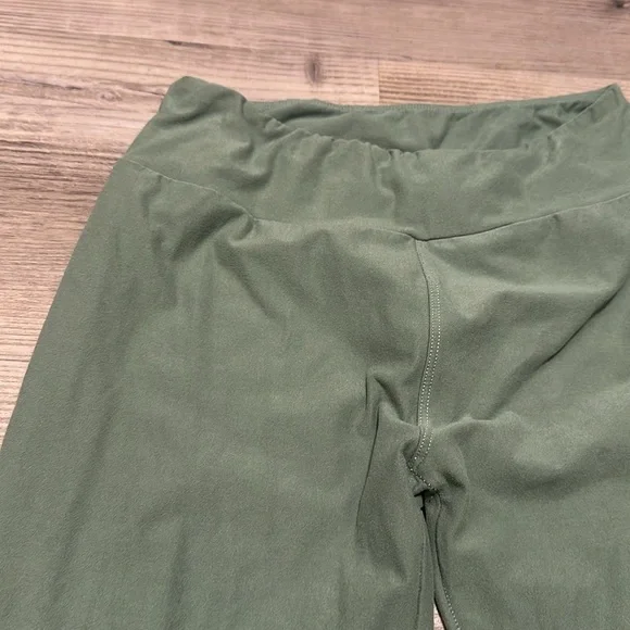 OS - green lularoe leggings - Picture 2 of 3